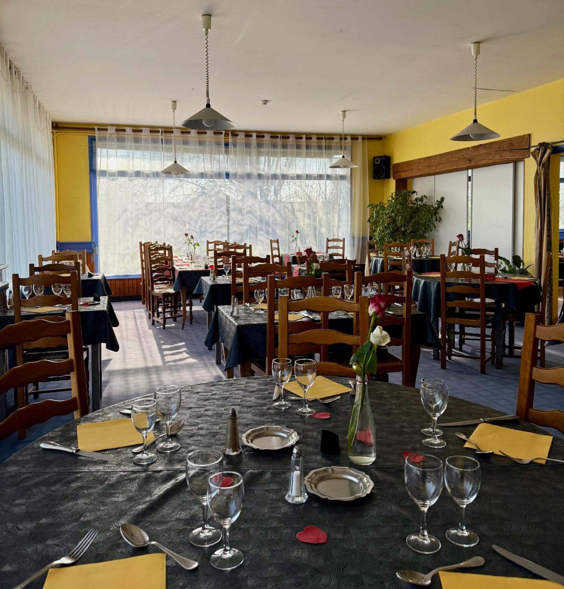 מלון Saint-Loup  Le Relais De La Route Bleue מראה חיצוני תמונה